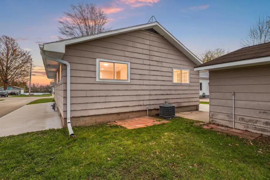221 River Heights, Shawano, WI 54166 - #2