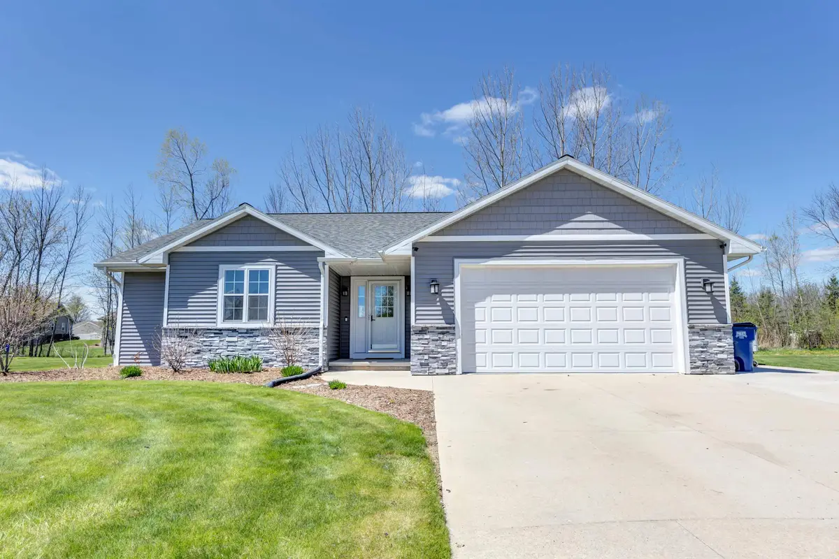 915 Nightingale Court, Pulaski, WI 54162-9441 - #1
