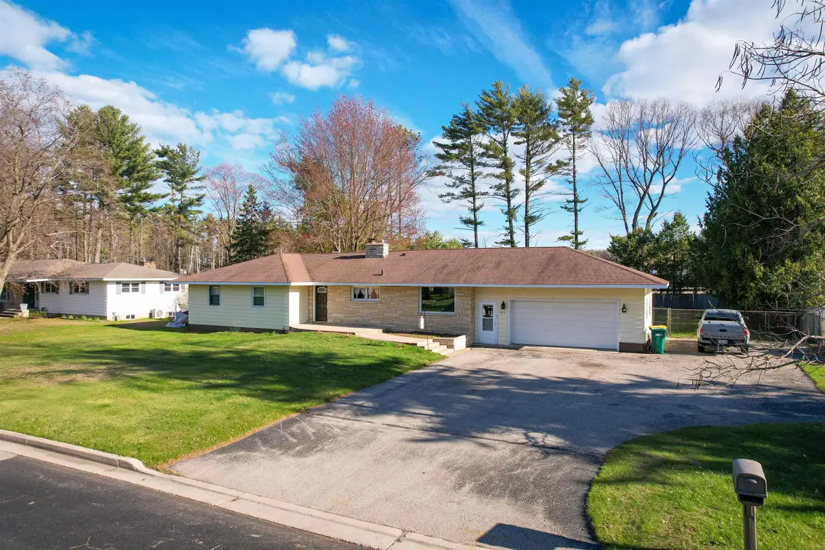 929 Edgewood Circle, Marinette, WI 54143 - #1