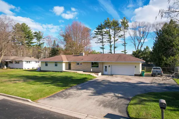 929 Edgewood Circle, MARINETTE, WI 54143