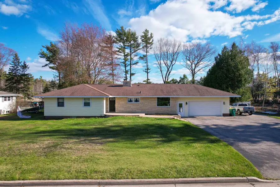 929 Edgewood Circle, Marinette, WI 54143 - #2