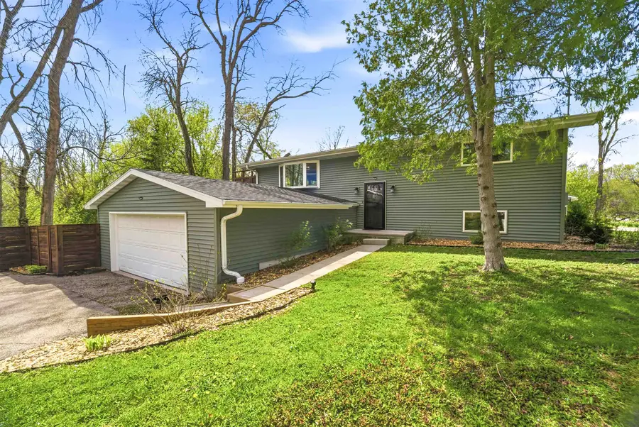 W6395 Lakeview Court, Menasha, WI 54952 - #2