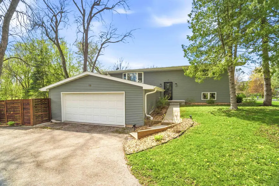 W6395 Lakeview Court, Menasha, WI 54952 - #3