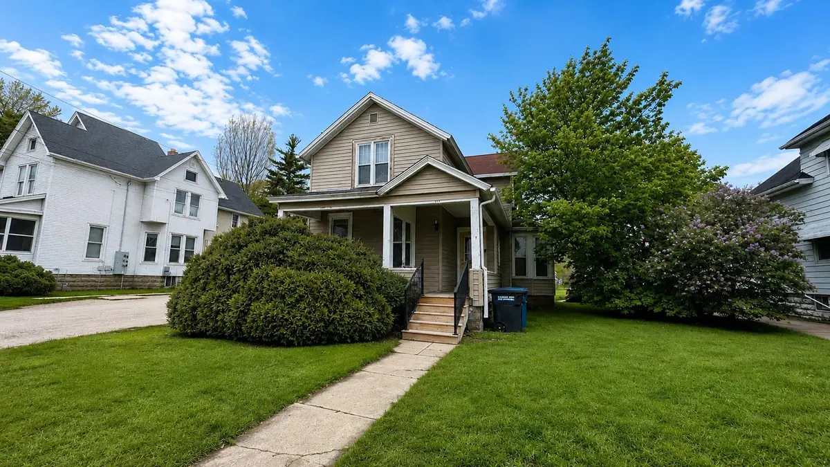 308 Prospect Avenue, Oshkosh, WI 54901 - #1