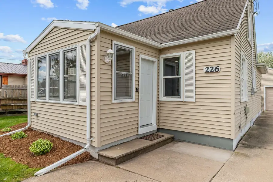 226 Gruenwald Avenue, Neenah, WI 54956 - #2
