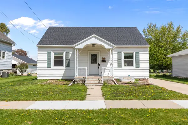 672 W 8th Avenue, OSHKOSH, WI 54902-5857