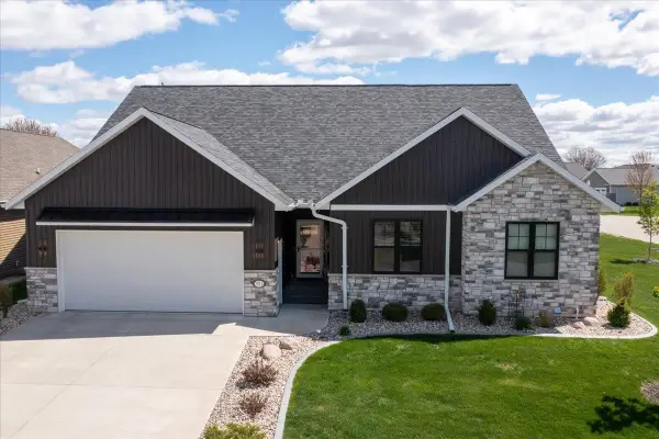 901 Clover Court, MENASHA, WI 54952