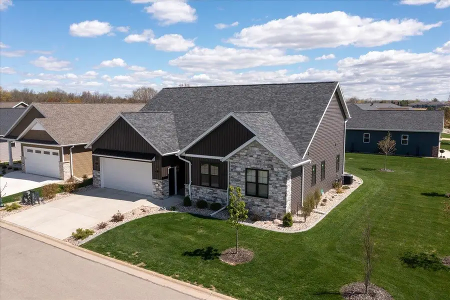 901 Clover Court, Menasha, WI 54952 - #2