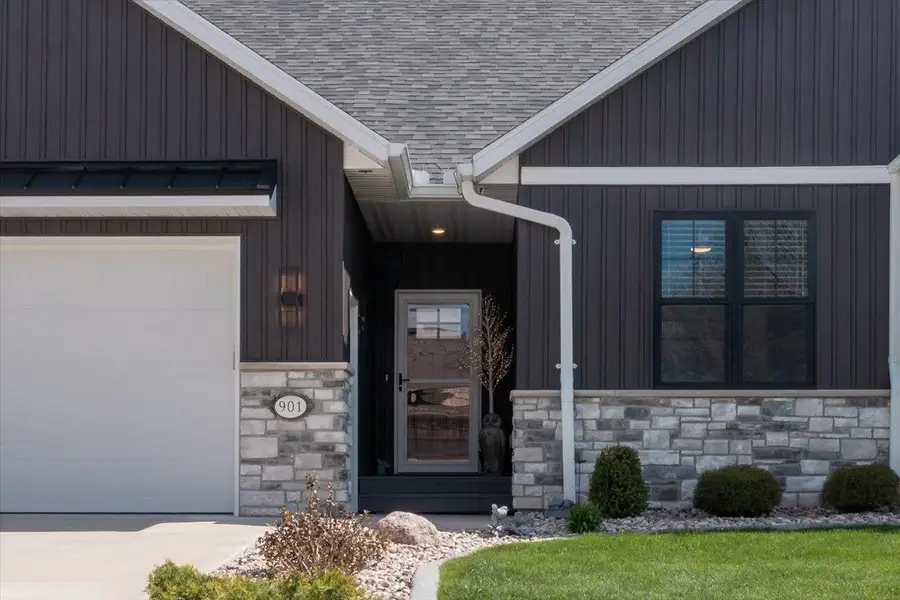 901 Clover Court, Menasha, WI 54952 - #3