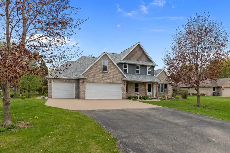 W6173 Long Court, Appleton, WI 54914 - #2