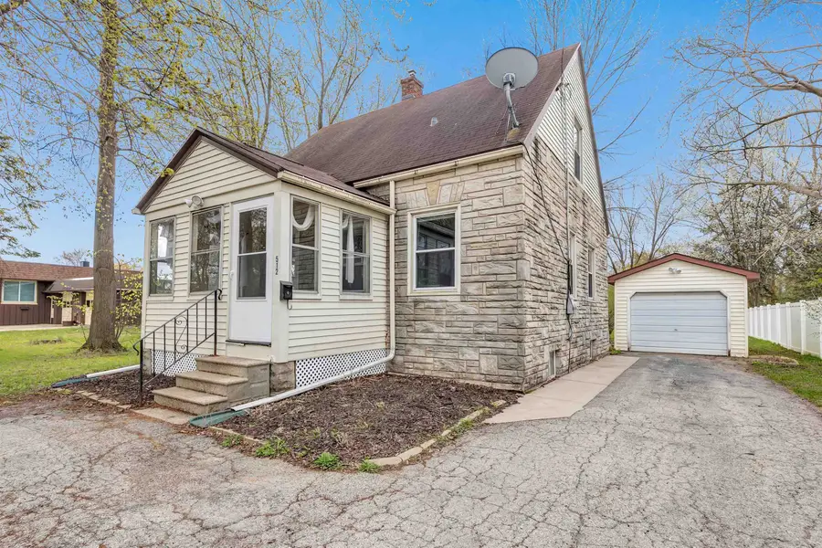 512 E Allouez Avenue, Green Bay, WI 54301 - #2