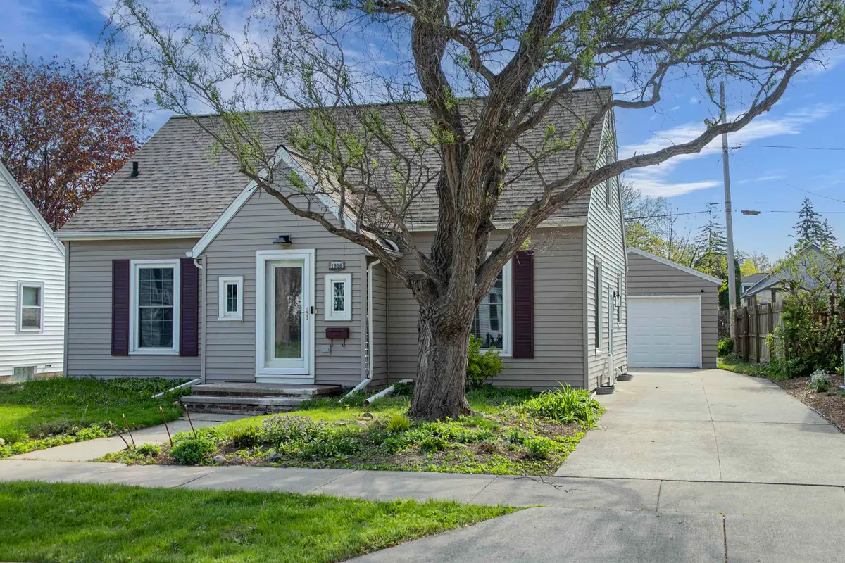 1916 N Clark Street, Appleton, WI 54911 - #1