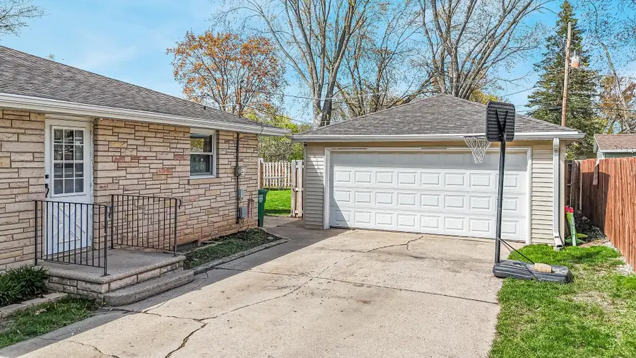 801 Bomier Street, De Pere, WI 54115 - #2