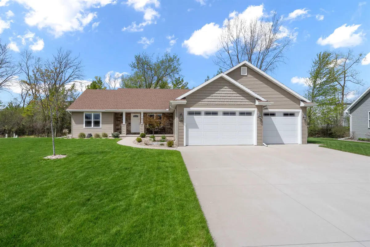 2078 S Sugar Court, Appleton, WI 54913-2306 - #1