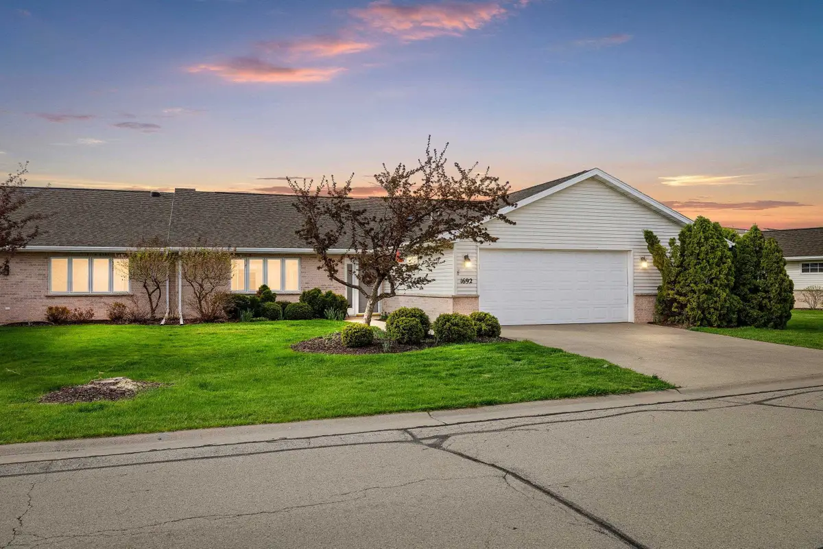 1692 Twin Lakes Circle, Green Bay, WI 54311-4225 - #1