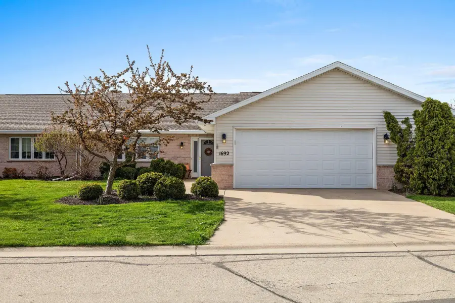 1692 Twin Lakes Circle, Green Bay, WI 54311-4225 - #3
