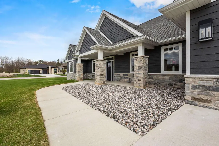 2685 Creekwood Circle, Green Bay, WI 54311 - #2