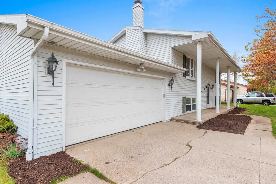 1750 Lost Dauphin Road, De Pere, WI 54115-1712 - #3