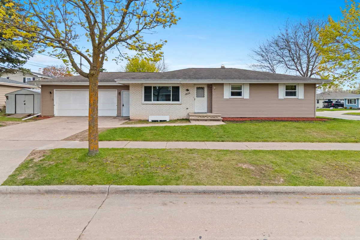 1825 W Grant Street, Appleton, WI 54914 - #1