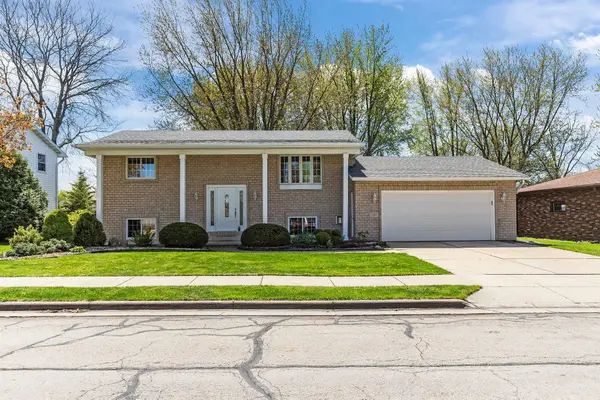 707 Pierce Avenue, LITTLE CHUTE, WI 54140