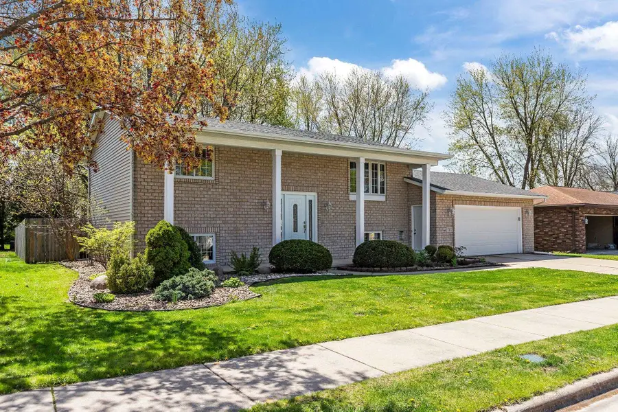 707 Pierce Avenue, Little Chute, WI 54140 - #2