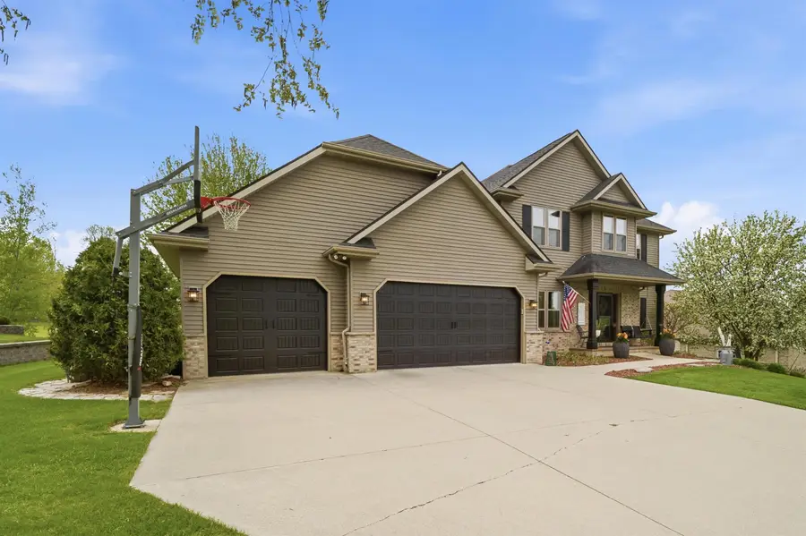 412 Ledgewood Drive, Fond Du Lac, WI 54937 - #3