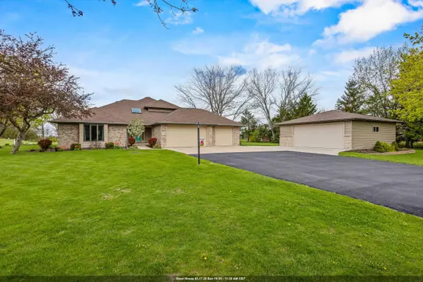 3022 Fairwinds Drive, NEENAH, WI 54956