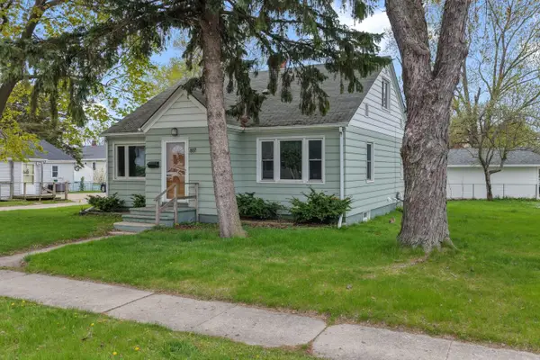 817 N Henry Street, GREEN BAY, WI 54302-2927