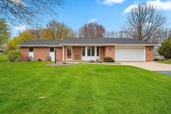 2504 Stonegate Drive, SUAMICO, WI 54313-8123
