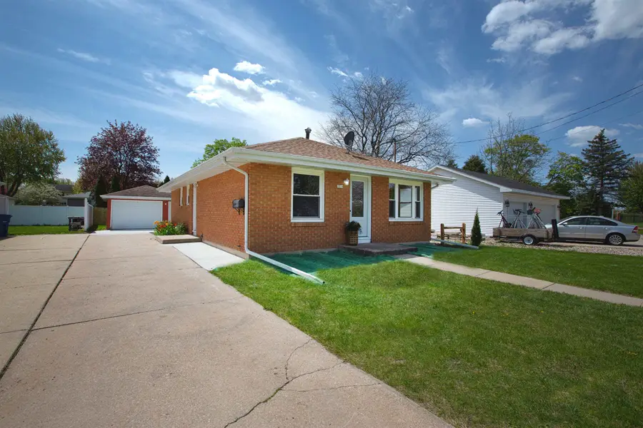 1519 Adams Avenue, Oshkosh, WI 54902 - #2