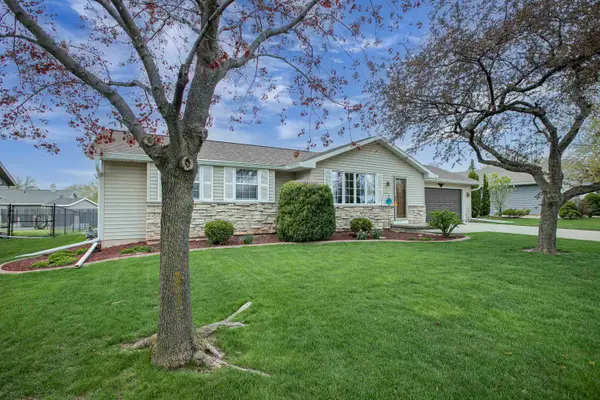 1260 Briarwood Drive, MENASHA, WI 54952-2179