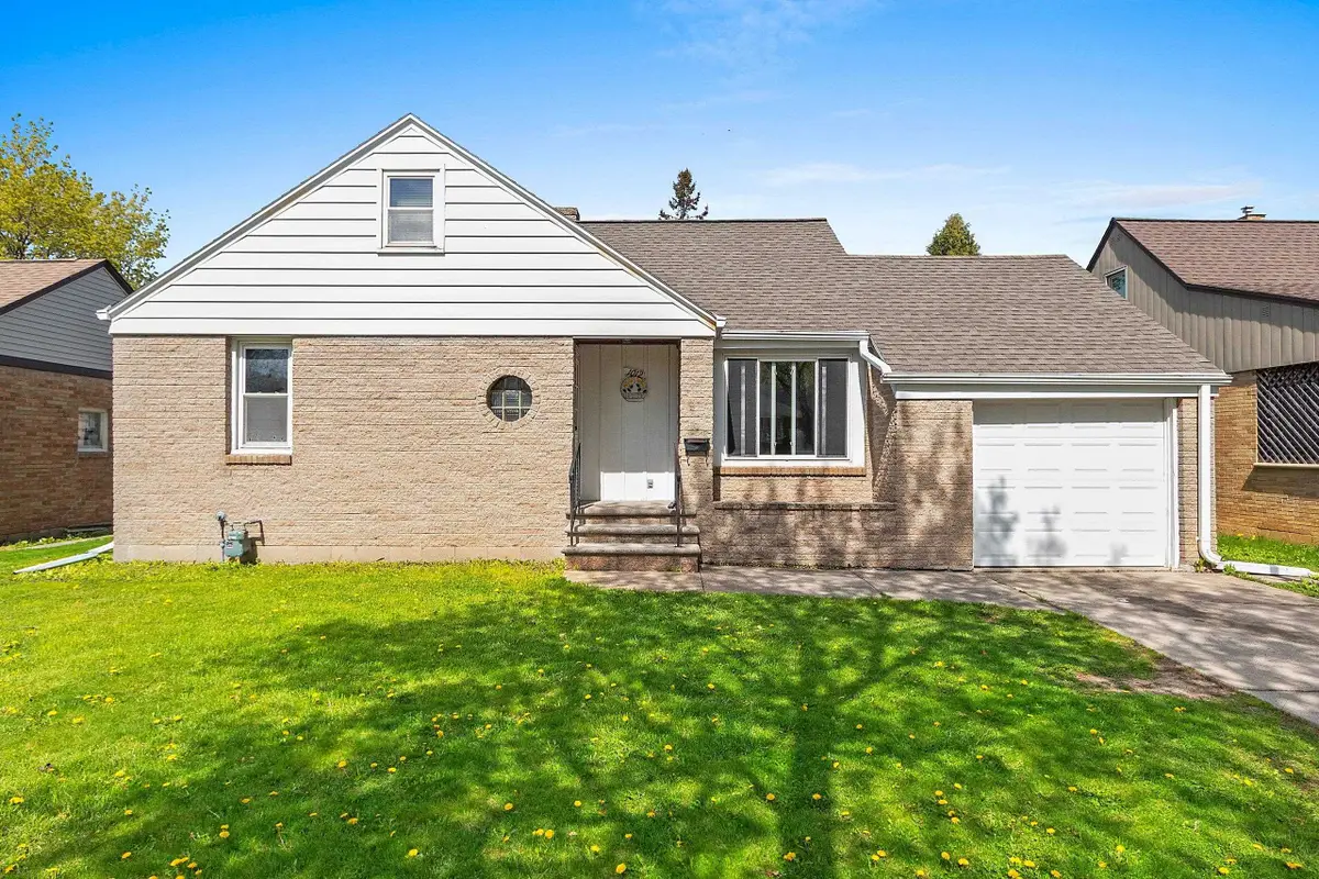 1012 Redwood Drive, Green Bay, WI 54304 - #1