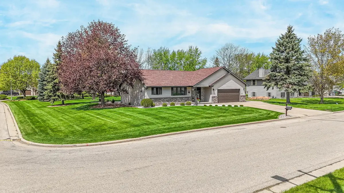 670 S 5th Avenue, Winneconne, WI 54986 - #1
