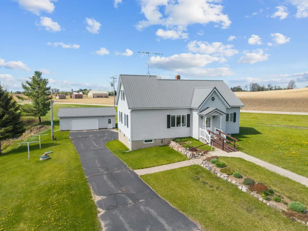 W9789 River Bank Road, Clintonville, WI 54929-8956 - #1