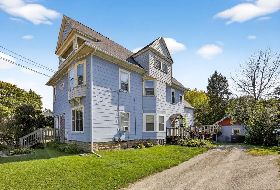 623 E Irving Avenue, Oshkosh, WI 54901 - #2