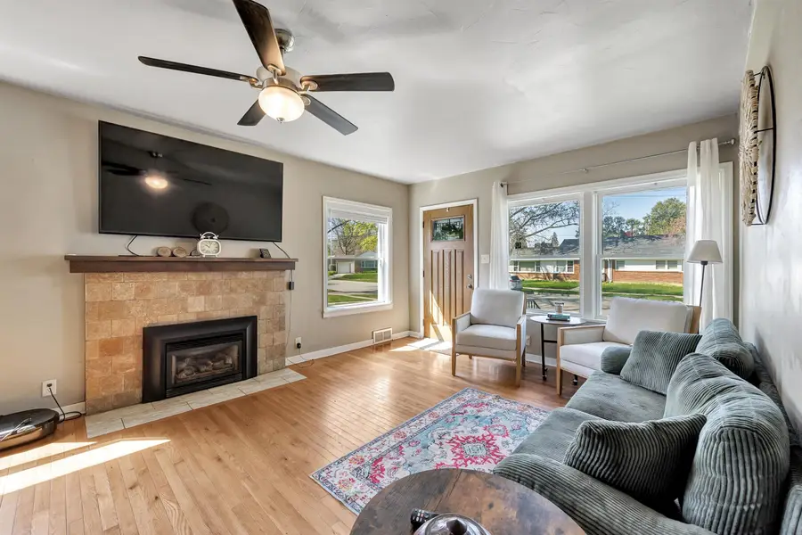 982 Holzer Street, Green Bay, WI 54303 - #3