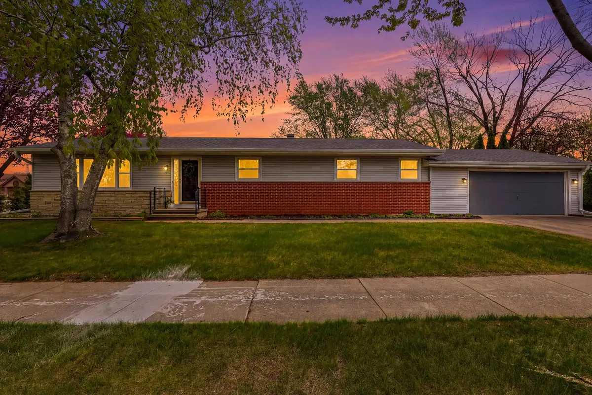 920 S Westhaven Drive, Oshkosh, WI 54904 - #1