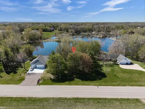 1855 E Shady Lane, NEENAH, WI 54956