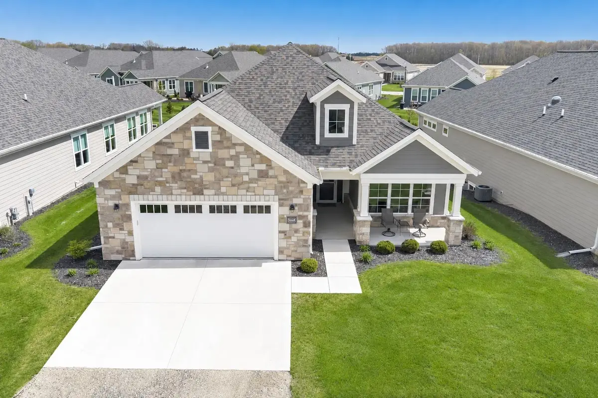 5668 N Kestrel Circle, Appleton, WI 54913-9042 - #1