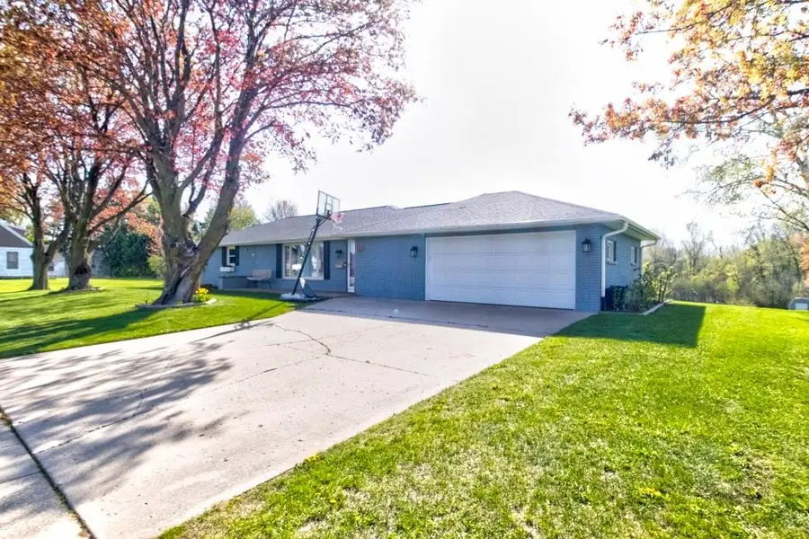 808 Gertrude Street, Kaukauna, WI 54130 - #2
