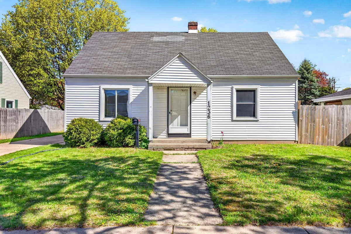 1236 E Glendale Avenue, Appleton, WI 54911 - #1