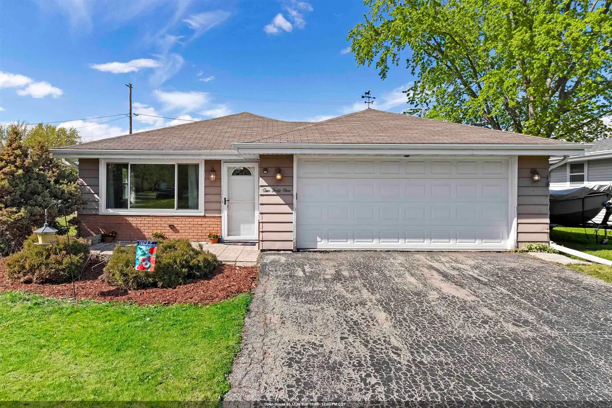 141 Stanley Street, Neenah, WI 54956 - #1