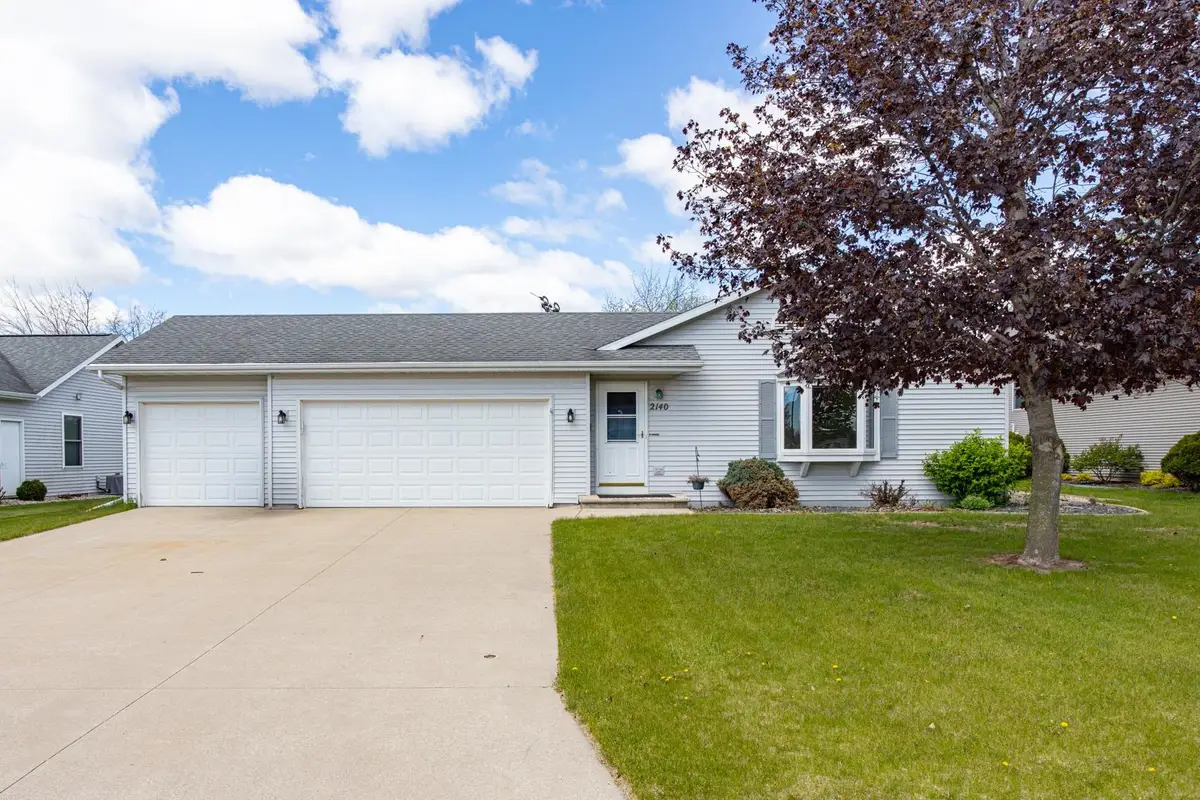 2140 Deer Prairie Drive, Neenah, WI 54956 - #1