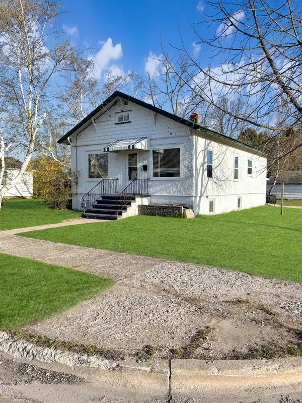1513 28th Avenue, MENOMINEE, MI 49858