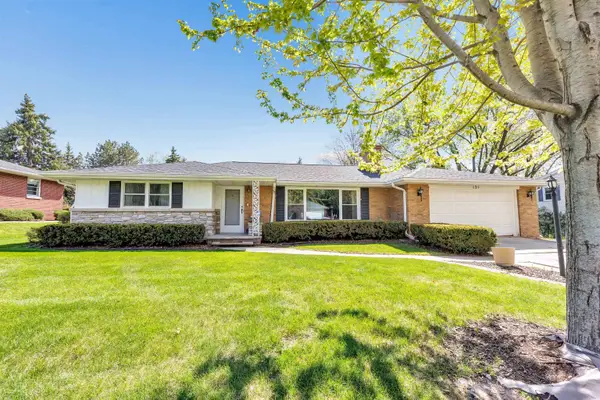 121 St Francis Drive, GREEN BAY, WI 54301-1335