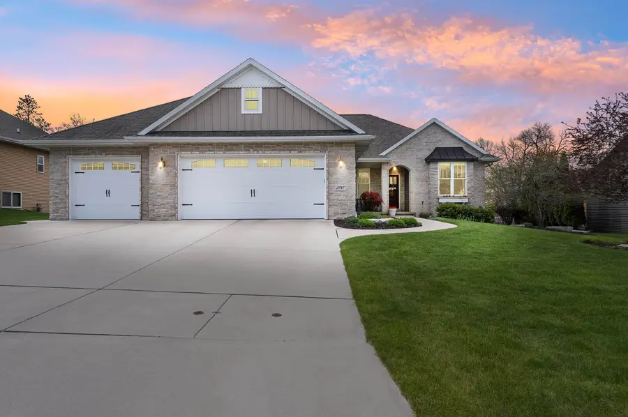 3747 Copper Oak Circle, Green Bay, WI 54313 - #3