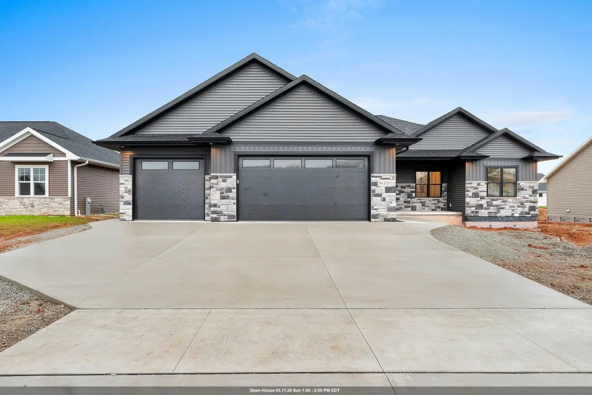 1423 Crossroads Drive, De Pere, WI 54115 - #1