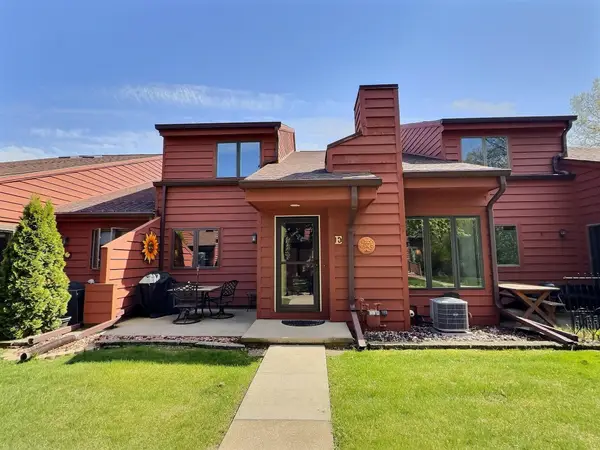 2230 Meadowbrook Court #E, OSHKOSH, WI 54904
