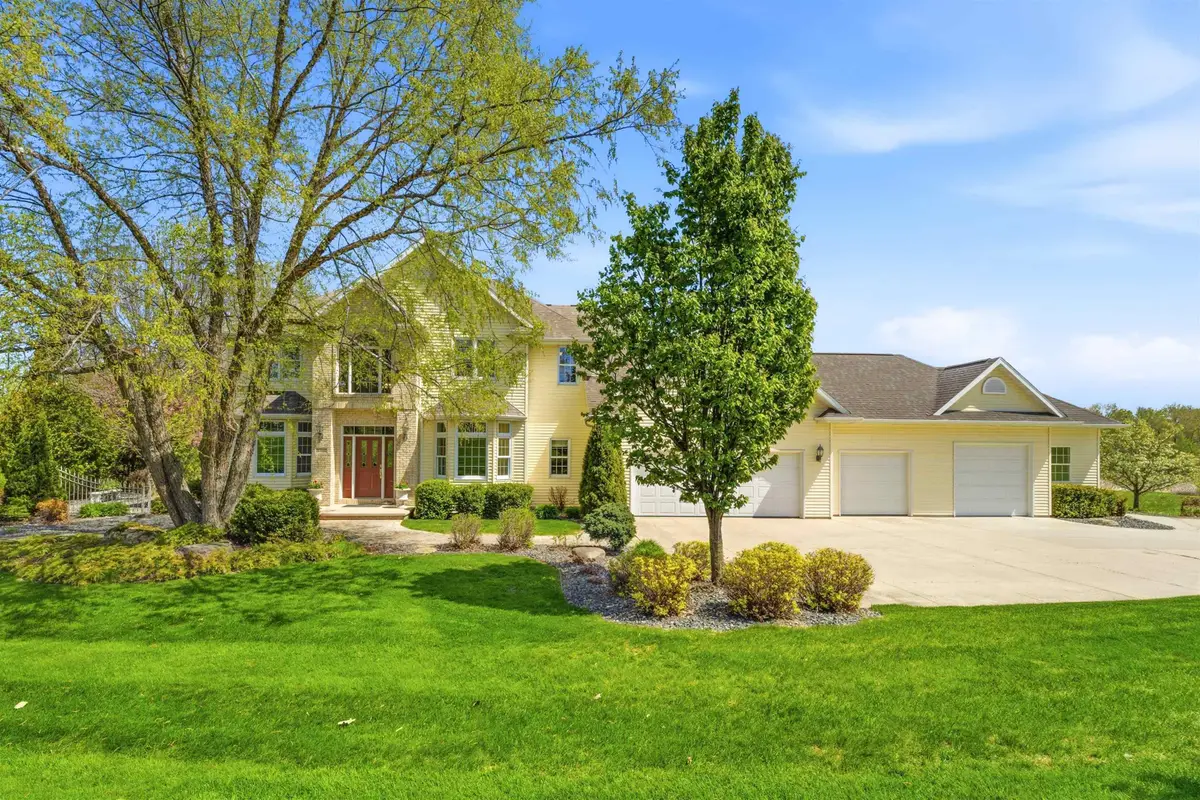 W8844 Hackett Lane, Hortonville, WI 54944 - #1