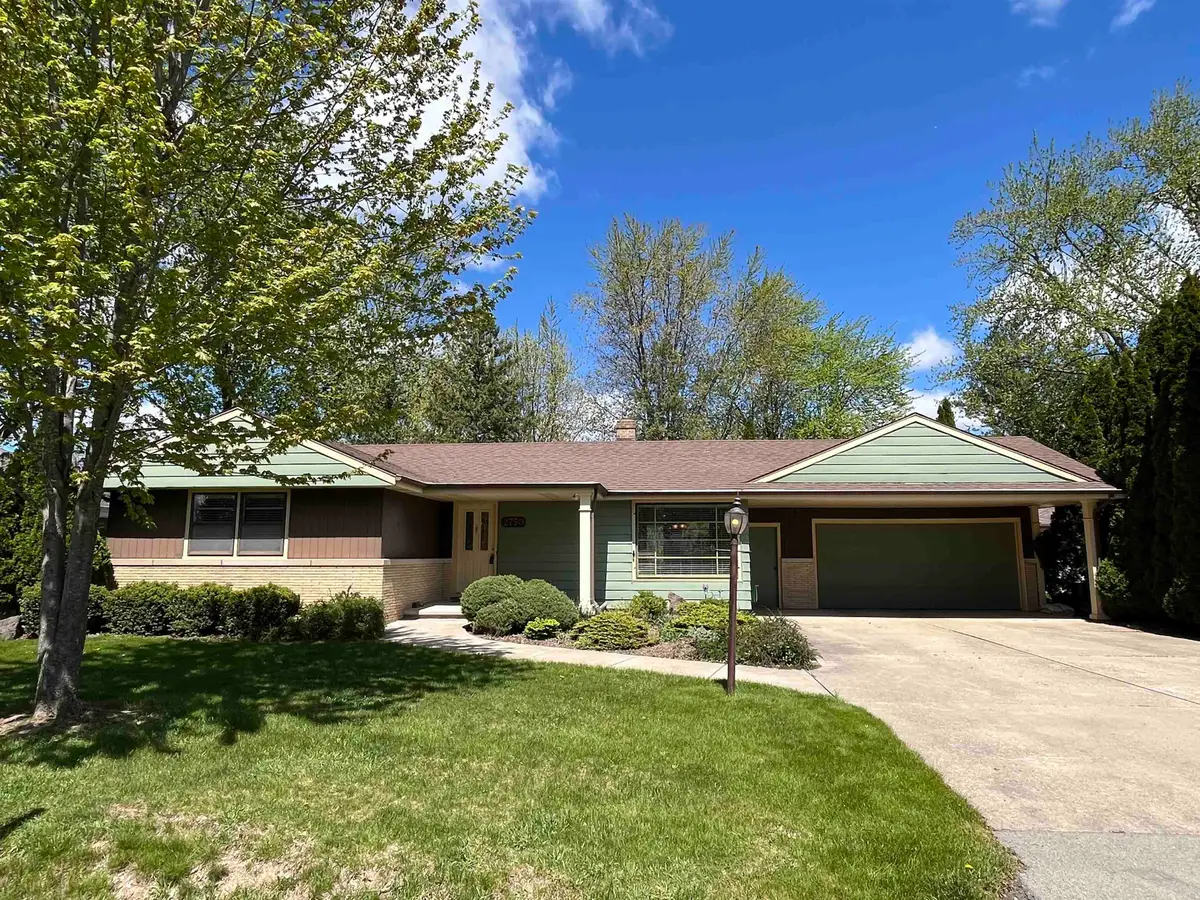 2750 W 8th Street, Appleton, WI 54914-4225 - #1